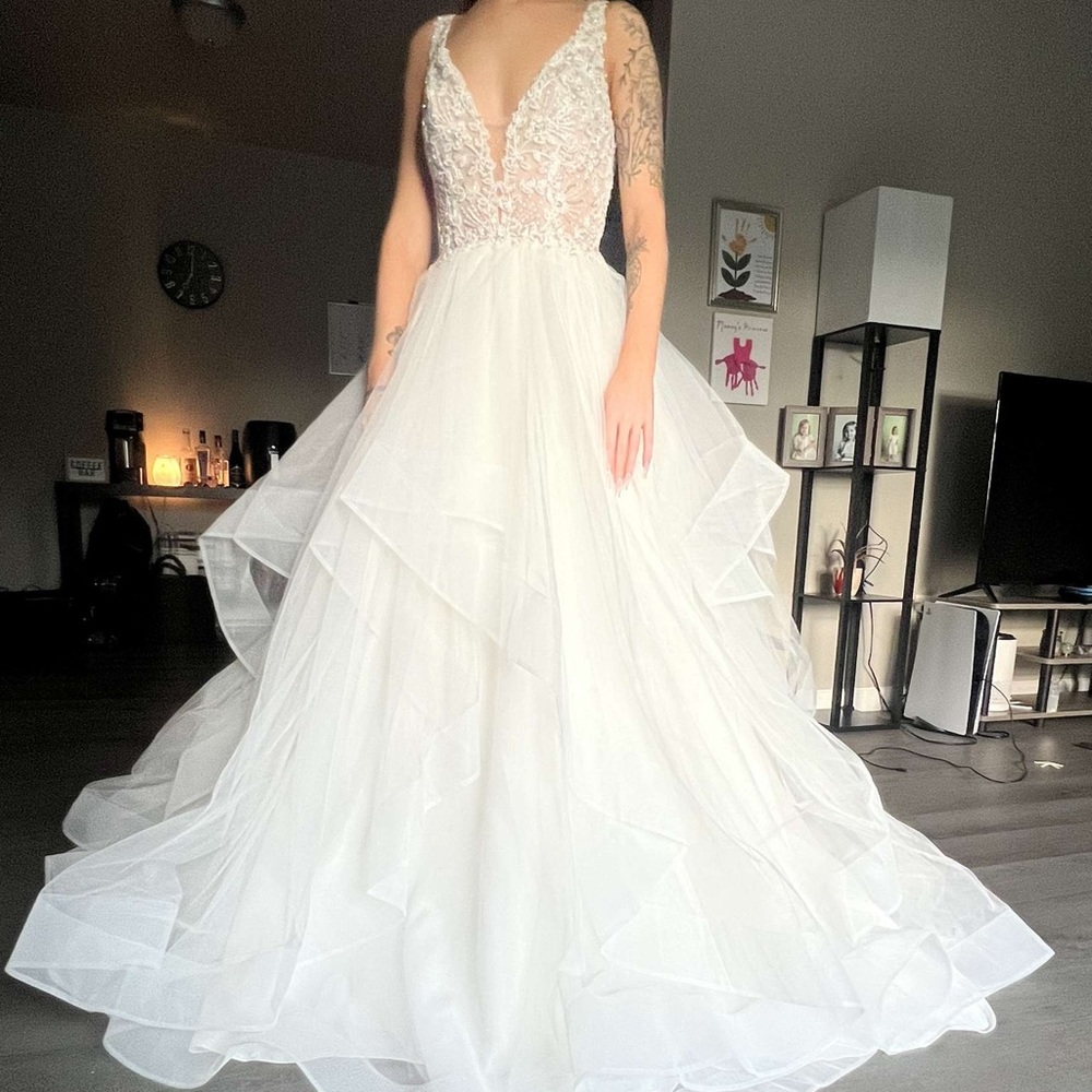 Sincerity Bridal beaded v neck tulle ruffle wedding dress size 6